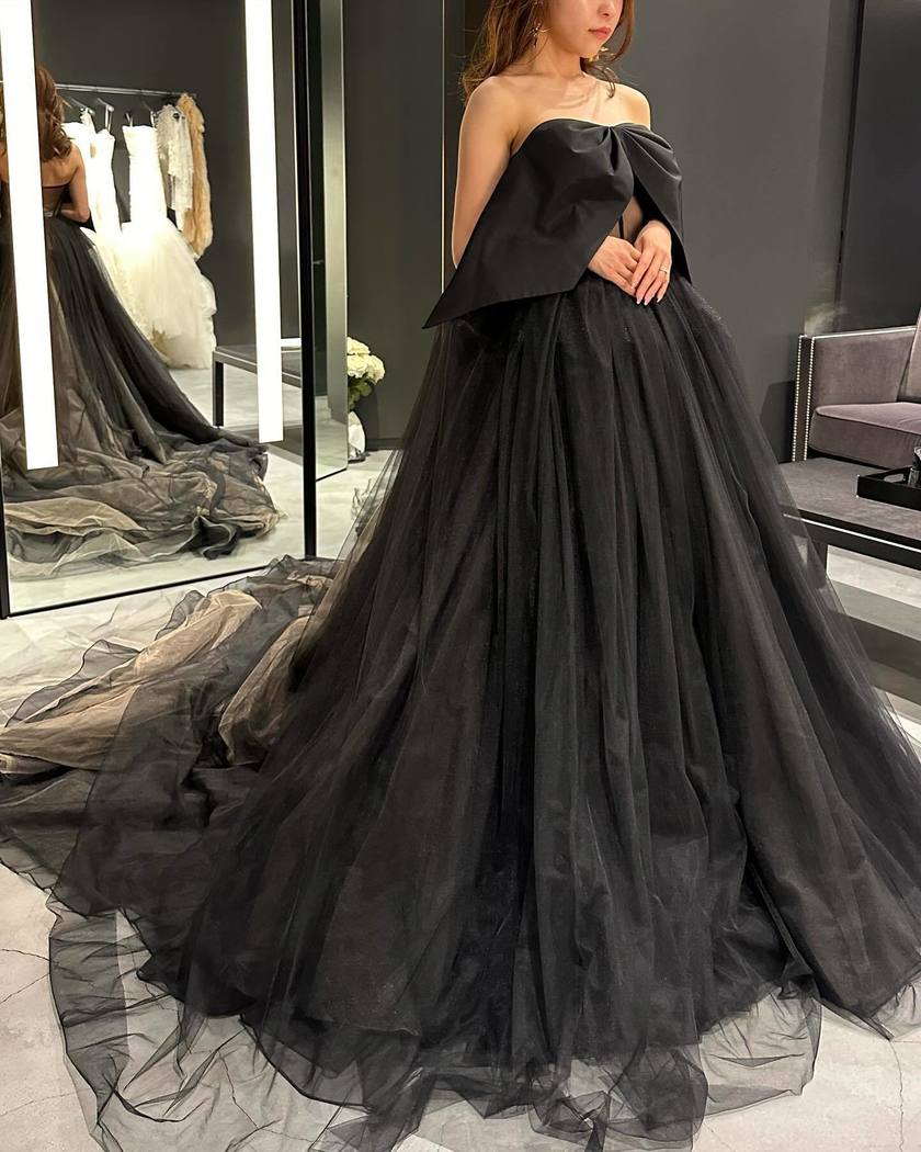 Skin is visible......😲🎀 Vera Wang's 【HEAMIA】 is shockingly cute and sexy 🖤にて紹介している画像