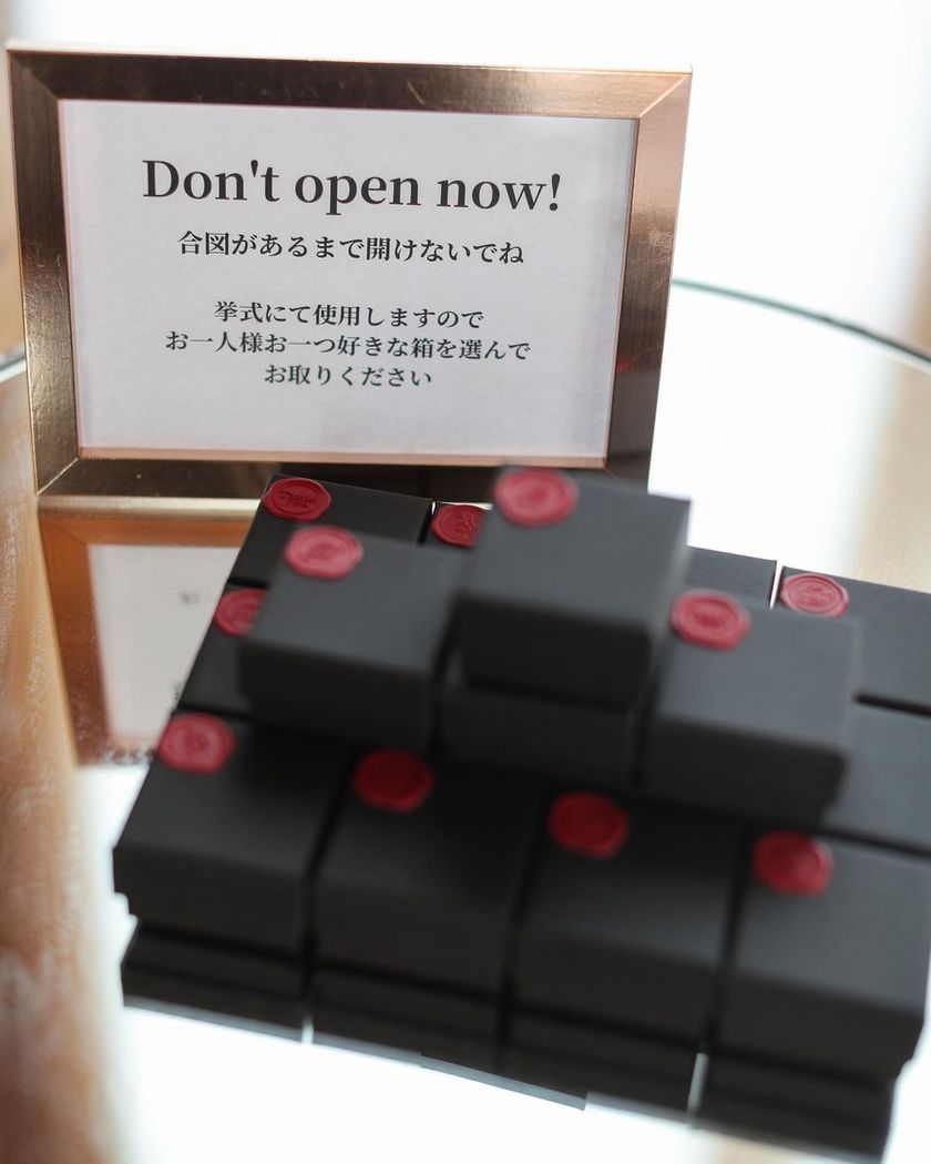 デザインと中に入れるものを工夫♡サプライズリングボックスの演出をする為のアイデアまとめにて紹介している画像