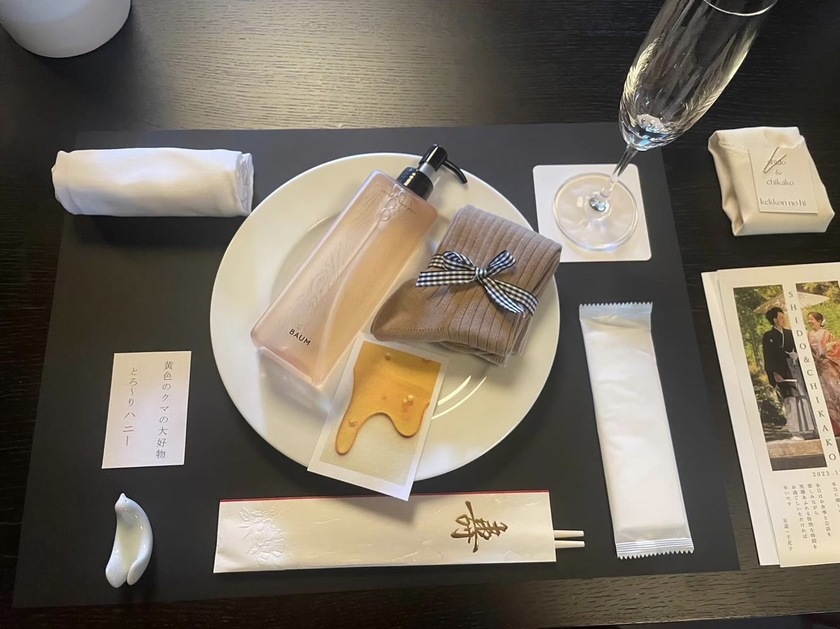 Display all the gifts on one plate 🍽️ The idea of the "gift plate" is fresh and innovative 👏🏻にて紹介している画像