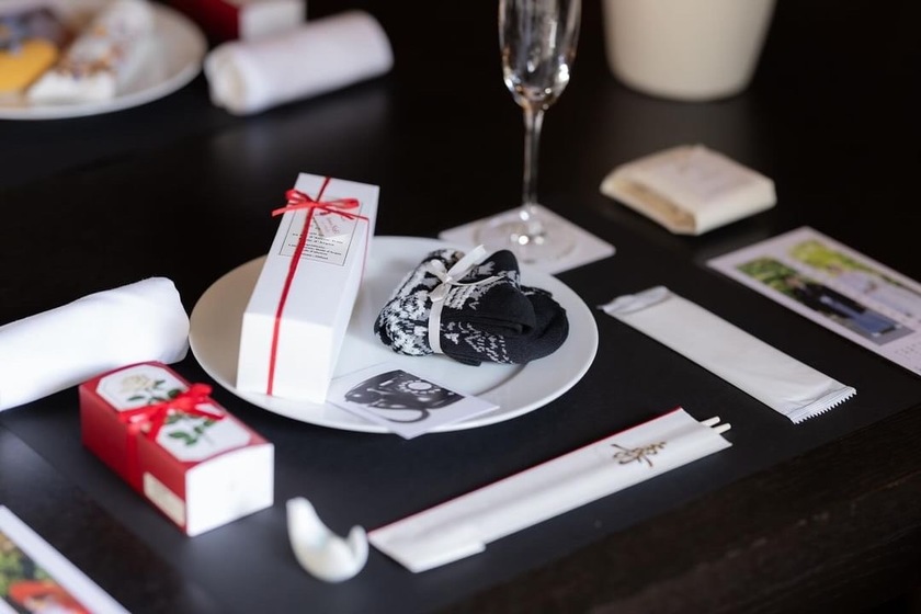 Display all the gifts on one plate 🍽️ The idea of the "gift plate" is fresh and innovative 👏🏻にて紹介している画像