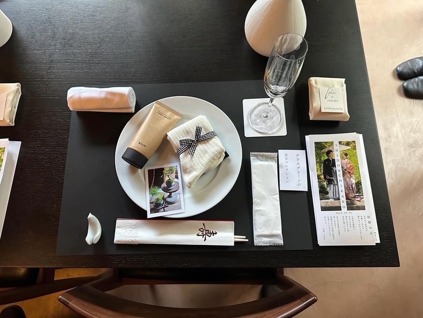 Display all the gifts on one plate 🍽️ The idea of the "gift plate" is fresh and innovative 👏🏻にて紹介している画像