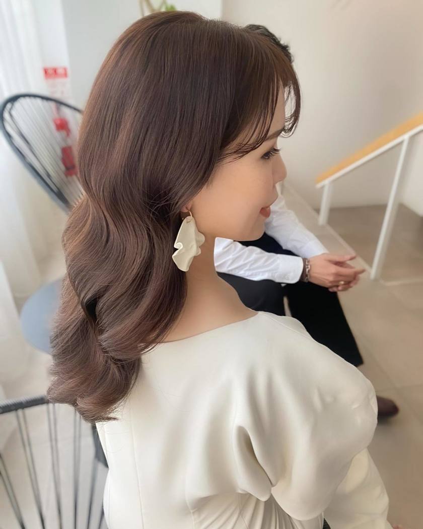 Recent Trends Made Clear! A Comprehensive Guide to Popular and Desired Bridal Hair Arrangements for 2024*にて紹介している画像