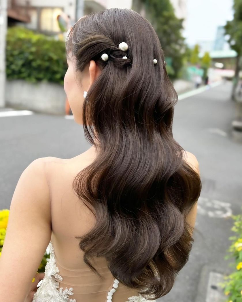 海外セレブ風の大きい巻き髪。お人形さんみたいで可愛い「ハリウッドウェーブ」ヘアアレンジ特集にて紹介している画像