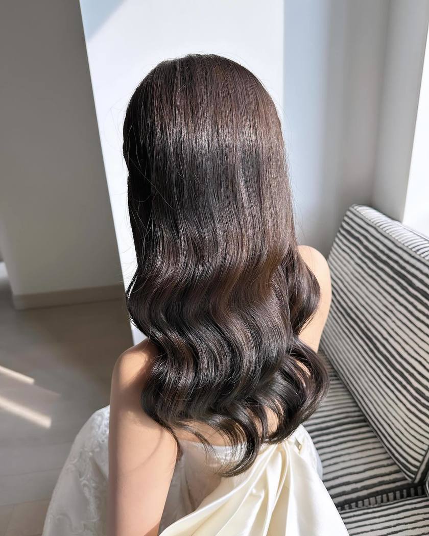 海外セレブ風の大きい巻き髪。お人形さんみたいで可愛い「ハリウッドウェーブ」ヘアアレンジ特集にて紹介している画像