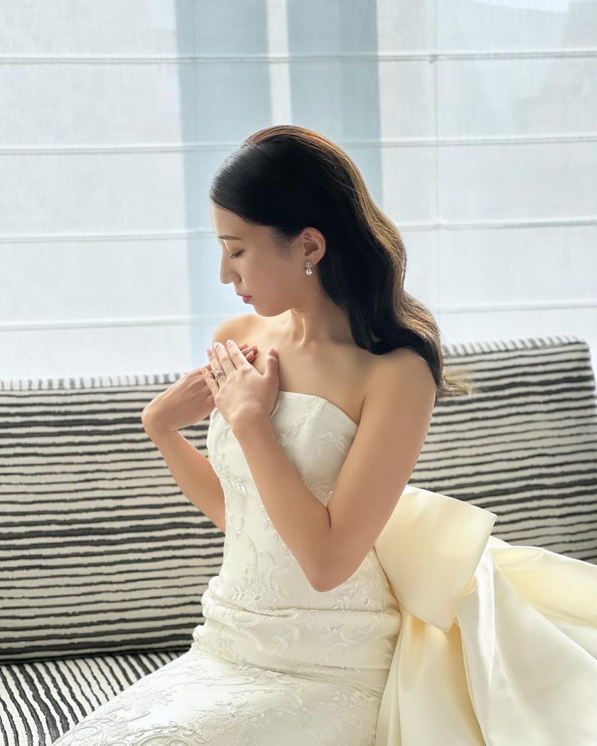 海外セレブ風の大きい巻き髪。お人形さんみたいで可愛い「ハリウッドウェーブ」ヘアアレンジ特集にて紹介している画像