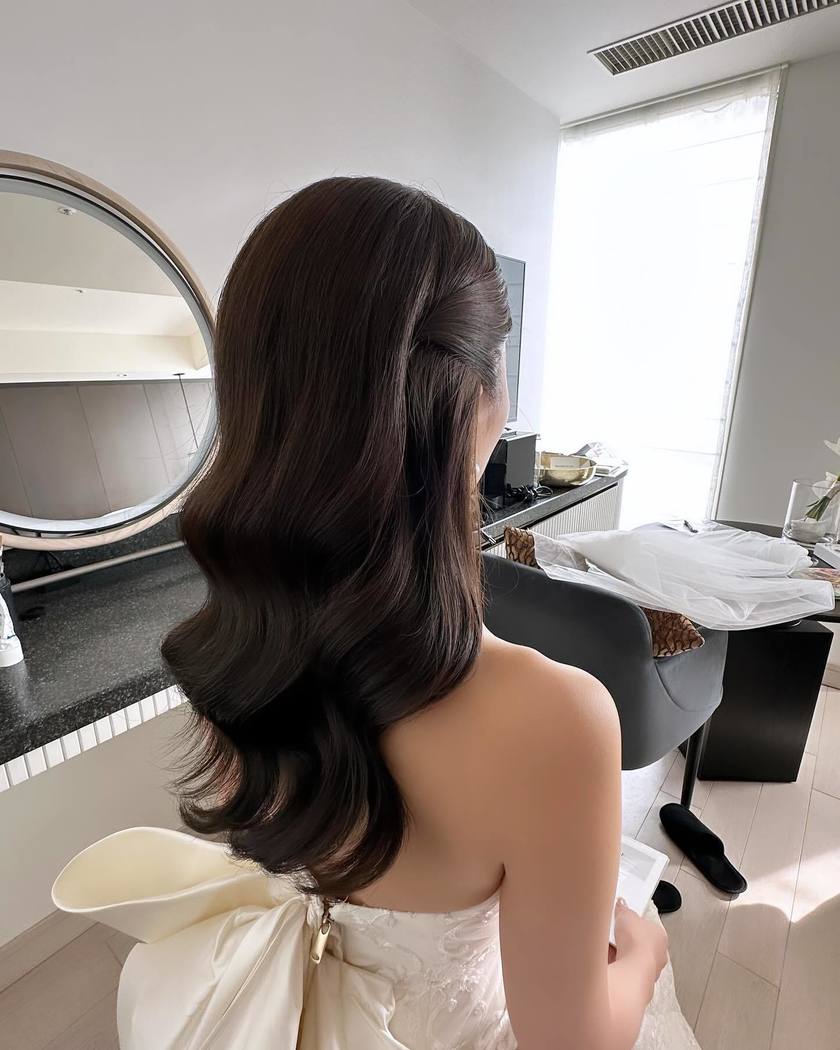 海外セレブ風の大きい巻き髪。お人形さんみたいで可愛い「ハリウッドウェーブ」ヘアアレンジ特集にて紹介している画像