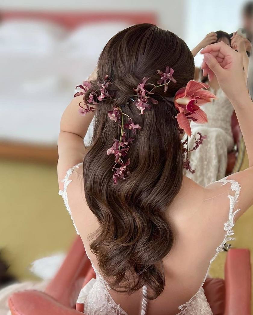 海外セレブ風の大きい巻き髪。お人形さんみたいで可愛い「ハリウッドウェーブ」ヘアアレンジ特集にて紹介している画像