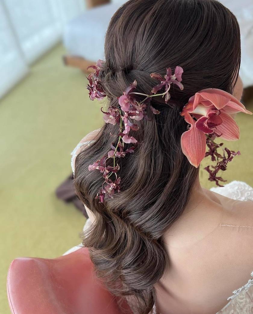 海外セレブ風の大きい巻き髪。お人形さんみたいで可愛い「ハリウッドウェーブ」ヘアアレンジ特集にて紹介している画像