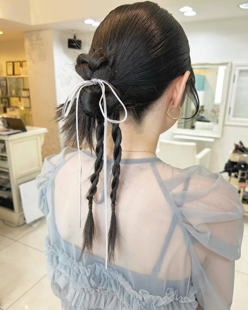 A guide for showing directly to your hairdresser: Recently trending 【Kachimori Hair】 Wedding Guest Hairstyles Special ♡にて紹介している画像