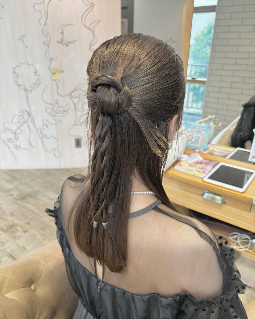 A guide for showing directly to your hairdresser: Recently trending 【Kachimori Hair】 Wedding Guest Hairstyles Special ♡にて紹介している画像