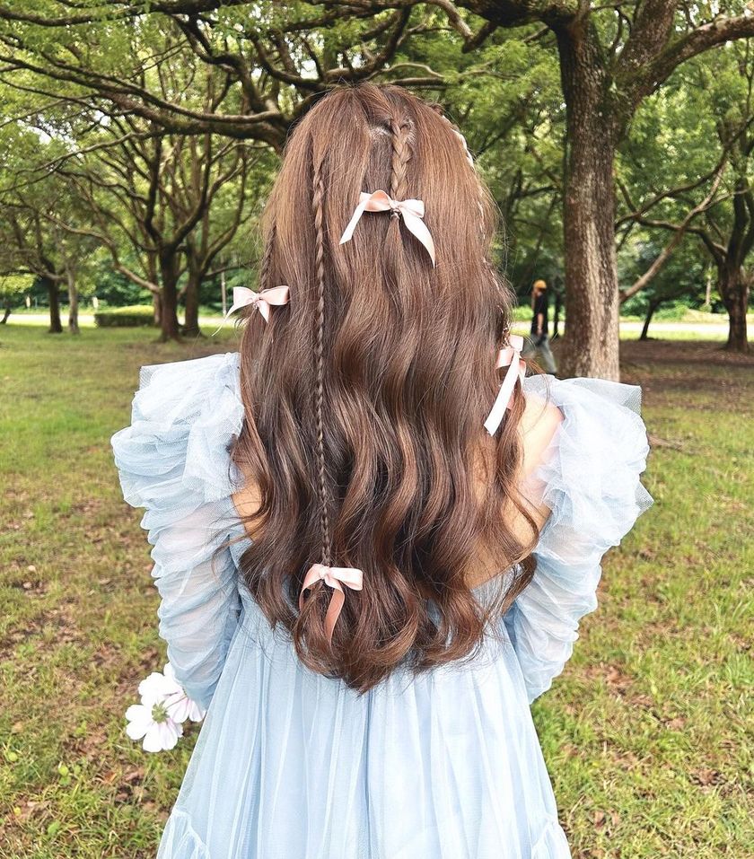 Like a K-Pop idol♡ Down hairstyle × braided ribbon hair arrangement🎀にて紹介している画像