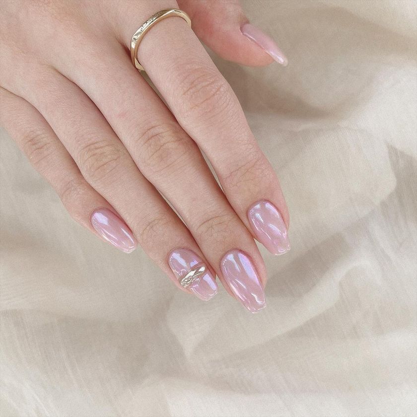 【2024年】キラキラ反射して綺麗♡夏だから真似したい「氷ネイル」デザイン集🧊💅にて紹介している画像