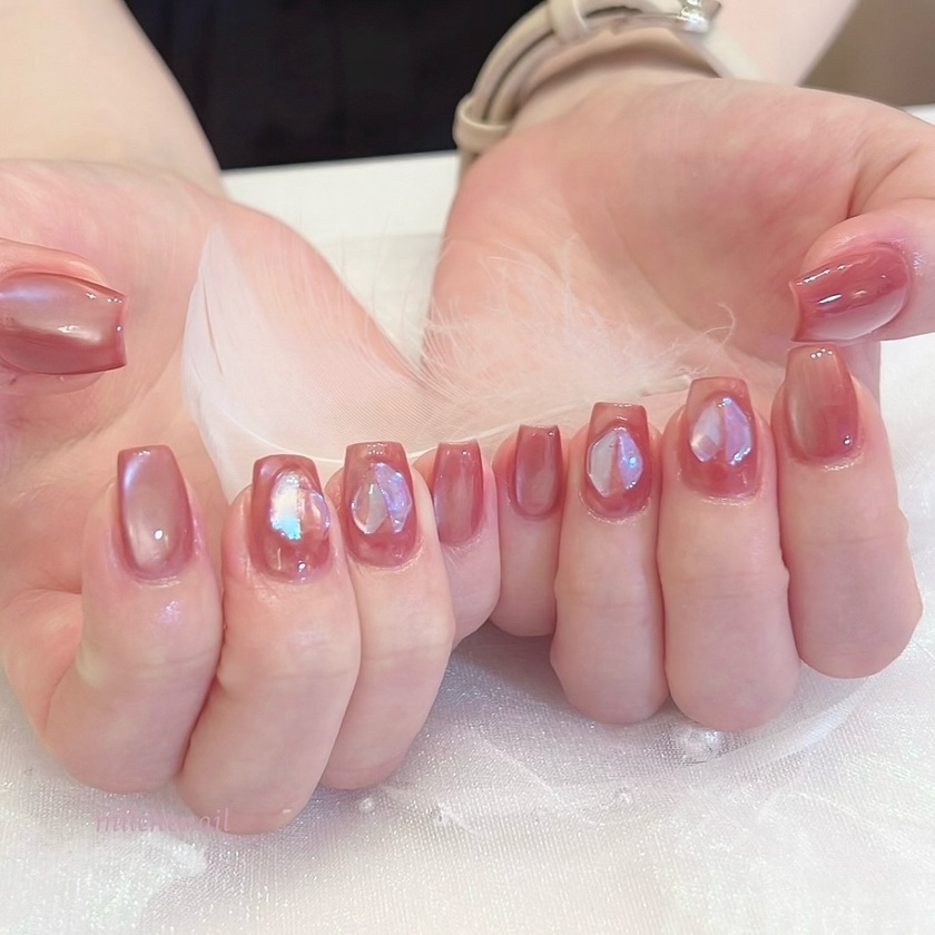 【2024年】キラキラ反射して綺麗♡夏だから真似したい「氷ネイル」デザイン集🧊💅にて紹介している画像