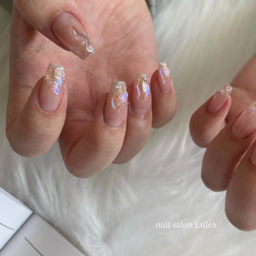 【2024年】キラキラ反射して綺麗♡夏だから真似したい「氷ネイル」デザイン集🧊💅にて紹介している画像