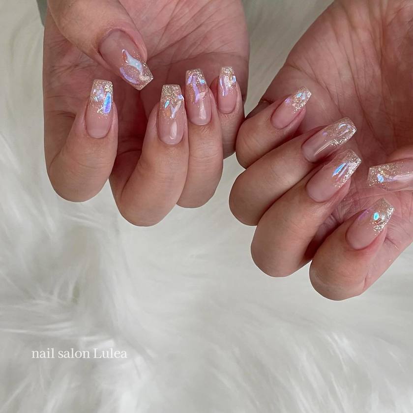 【2024年】キラキラ反射して綺麗♡夏だから真似したい「氷ネイル」デザイン集🧊💅にて紹介している画像