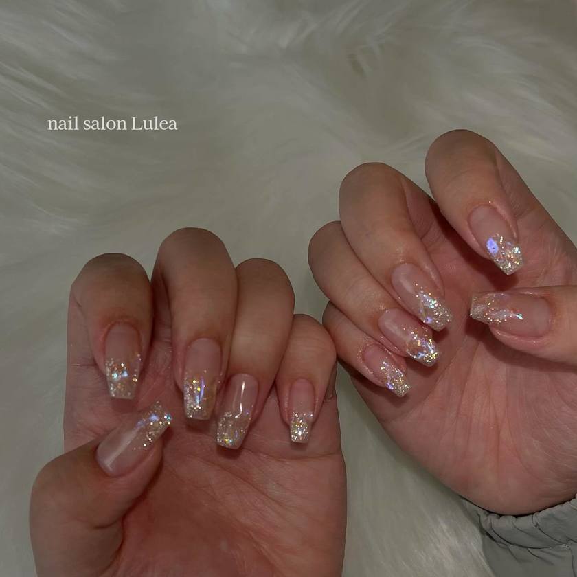 【2024年】キラキラ反射して綺麗♡夏だから真似したい「氷ネイル」デザイン集🧊💅にて紹介している画像