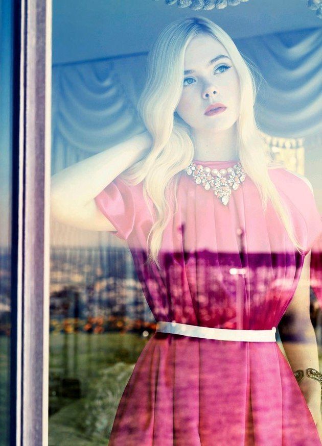 Translucent Beauty: Elle Fanning’s Dress Look is a Real-Life Princess!にて紹介している画像