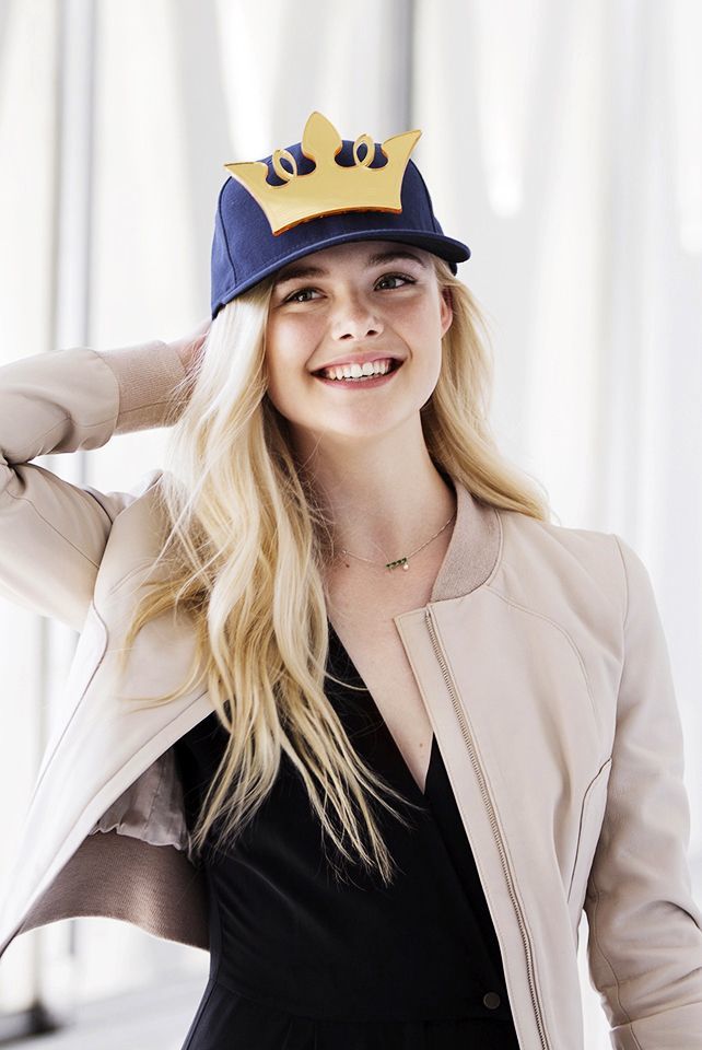 Translucent Beauty: Elle Fanning’s Dress Look is a Real-Life Princess!にて紹介している画像