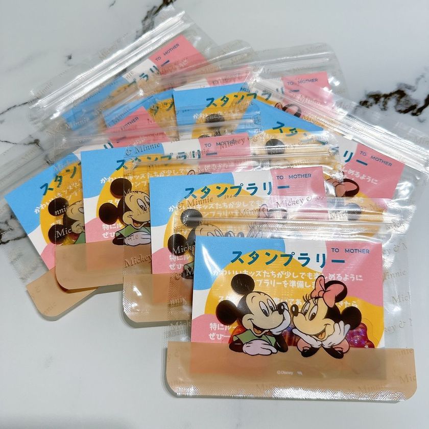 Children are thrilled 👧🏻👦🏻 Cheers for the idea of preparing a "stamp rally" for kid guests at the wedding 👏にて紹介している画像