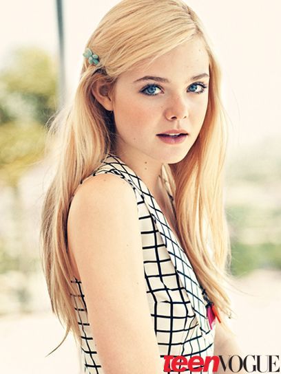 Translucent Beauty: Elle Fanning’s Dress Look is a Real-Life Princess!にて紹介している画像