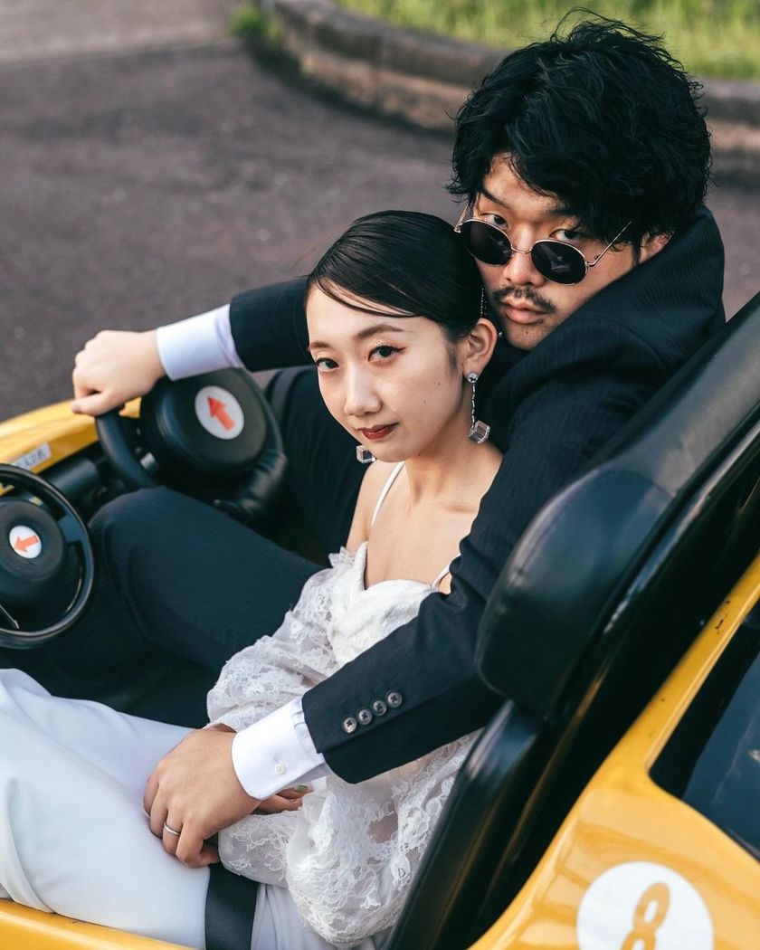 A cute two-story carousel 🎠 Wedding photos at the amusement park "Japan Monkey Park" in Aichi Prefecture 🐵にて紹介している画像