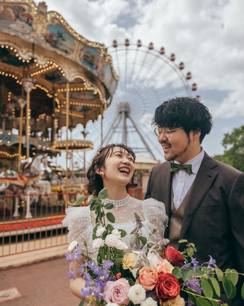 A cute two-story carousel 🎠 Wedding photos at the amusement park "Japan Monkey Park" in Aichi Prefecture 🐵にて紹介している画像
