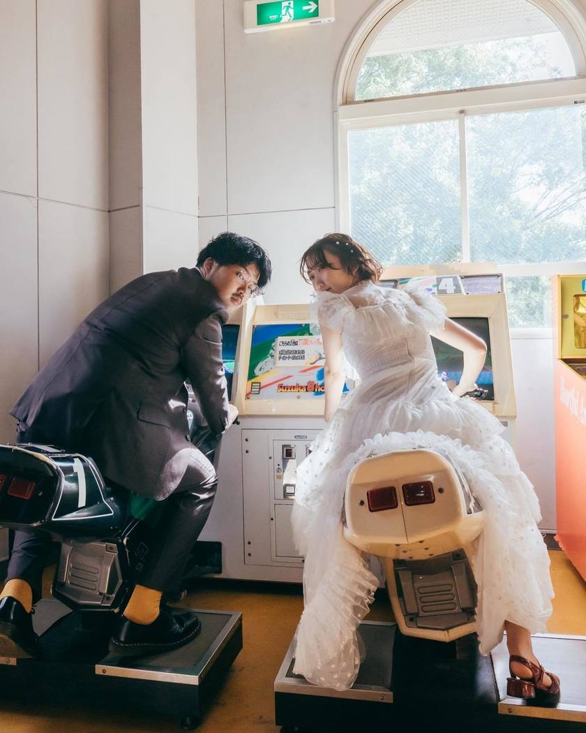 A cute two-story carousel 🎠 Wedding photos at the amusement park "Japan Monkey Park" in Aichi Prefecture 🐵にて紹介している画像