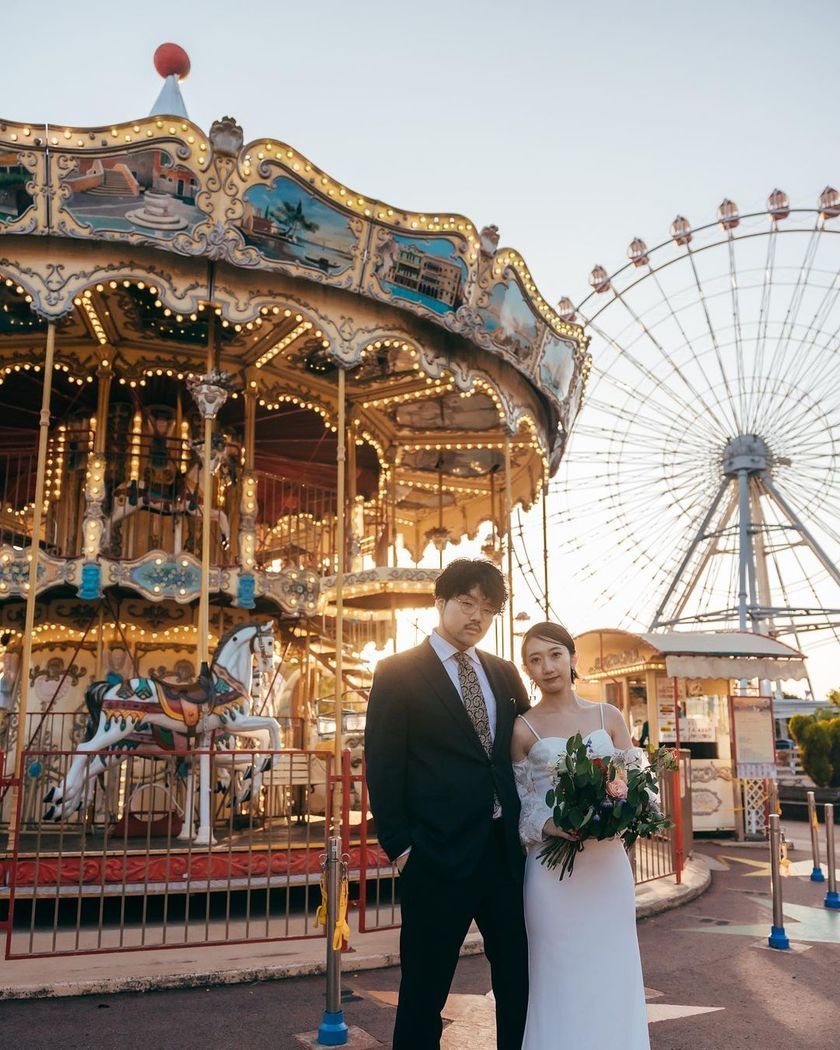 A cute two-story carousel 🎠 Wedding photos at the amusement park "Japan Monkey Park" in Aichi Prefecture 🐵にて紹介している画像