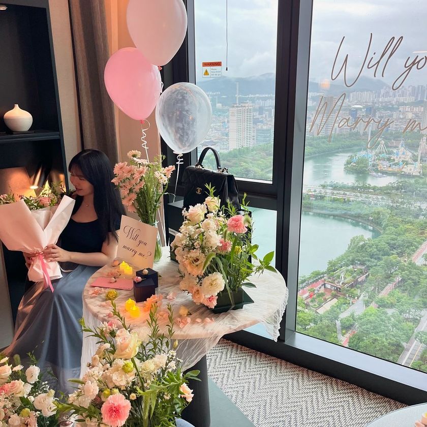 王道の赤いバラの花束以外が増えてる！インスタで見つけた「今どきプロポーズブーケ」特集🌷にて紹介している画像