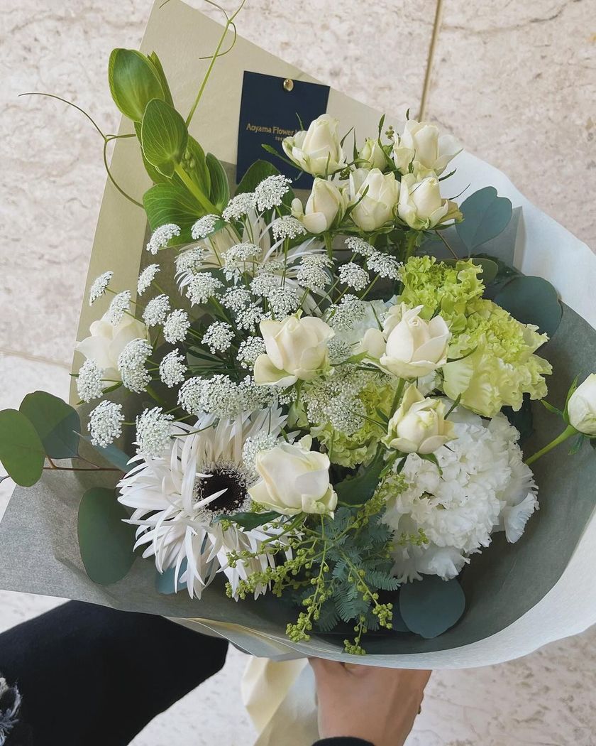 王道の赤いバラの花束以外が増えてる！インスタで見つけた「今どきプロポーズブーケ」特集🌷にて紹介している画像