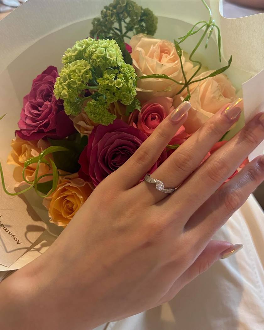 王道の赤いバラの花束以外が増えてる！インスタで見つけた「今どきプロポーズブーケ」特集🌷にて紹介している画像