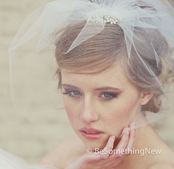 Bangs: The Ultimate Weapon to Make Brides Adorable ♡ Recommended Hairstyle Arrangements for Different Bangs ♩にて紹介している画像