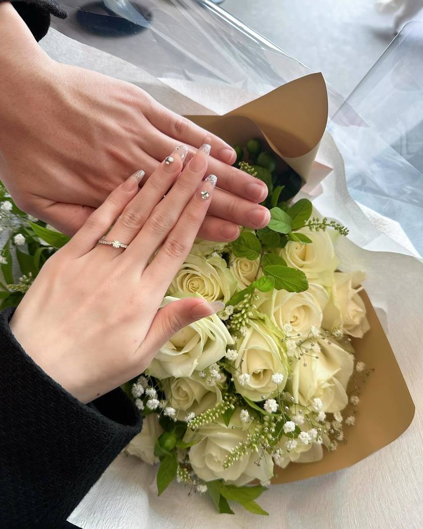 王道の赤いバラの花束以外が増えてる！インスタで見つけた「今どきプロポーズブーケ」特集🌷にて紹介している画像