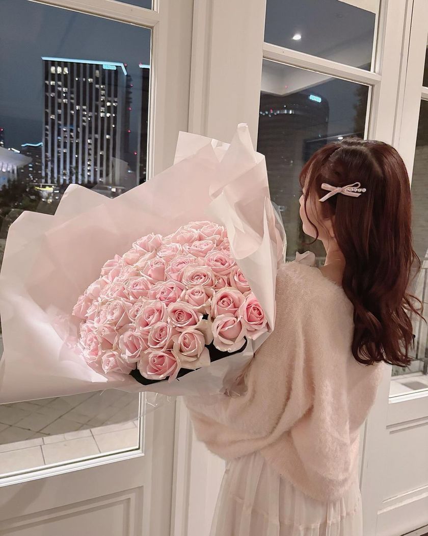 王道の赤いバラの花束以外が増えてる！インスタで見つけた「今どきプロポーズブーケ」特集🌷にて紹介している画像