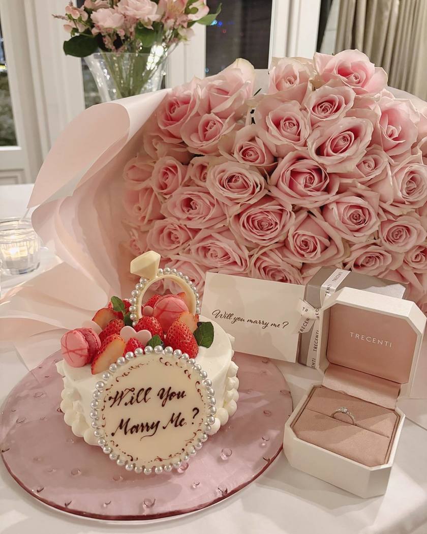 王道の赤いバラの花束以外が増えてる！インスタで見つけた「今どきプロポーズブーケ」特集🌷にて紹介している画像