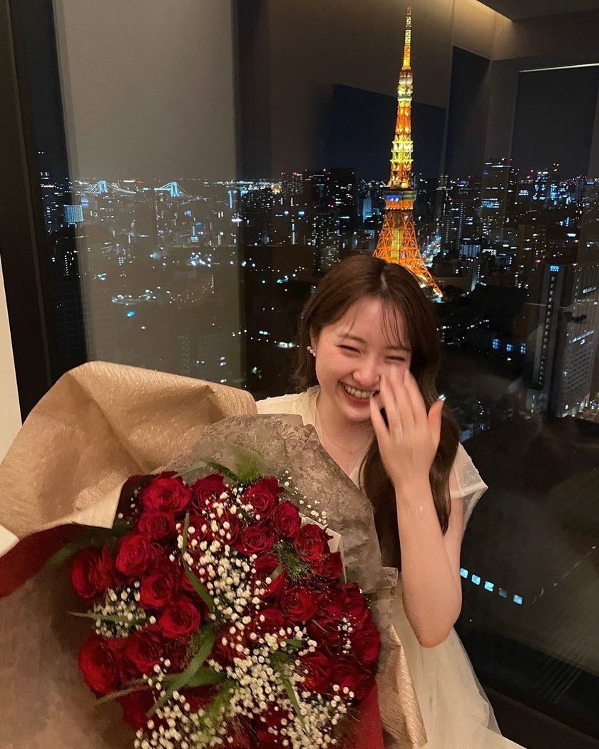 王道の赤いバラの花束以外が増えてる！インスタで見つけた「今どきプロポーズブーケ」特集🌷にて紹介している画像