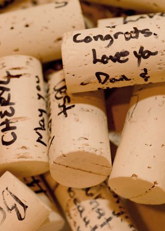 Classic Overseas DIY: Wedding Decoration Ideas Using Wine Corks ♡にて紹介している画像