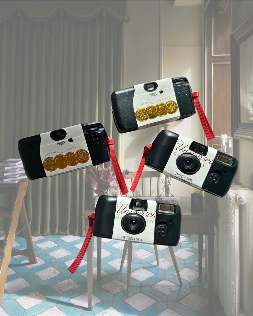 Buly's paper bag has transformed dramatically! It's amazing to turn a stylish paper bag into an instant camera cover ♡にて紹介している画像