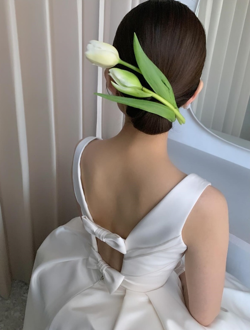 Recent Trends Made Clear! A Comprehensive Guide to Popular and Desired Bridal Hair Arrangements for 2024*にて紹介している画像