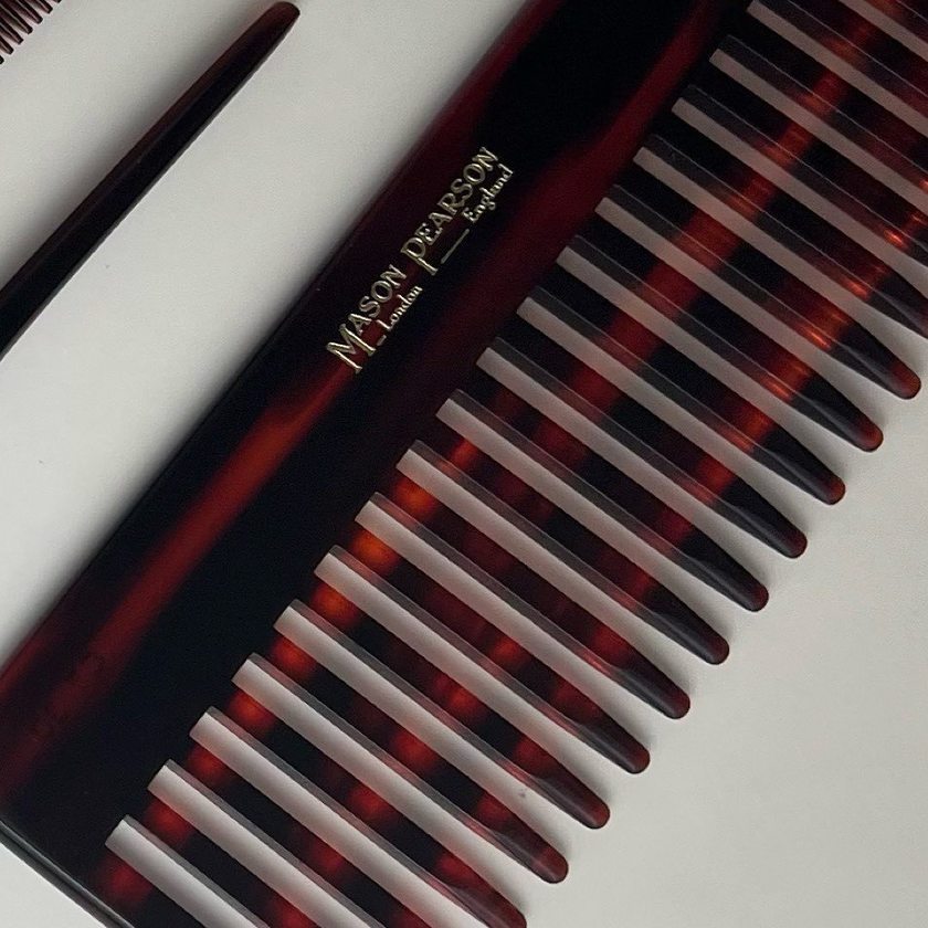 If you're struggling to find a gift, an "in-bath hair comb" seems like it would be well-received! 🛁🪮💆♀️にて紹介している画像