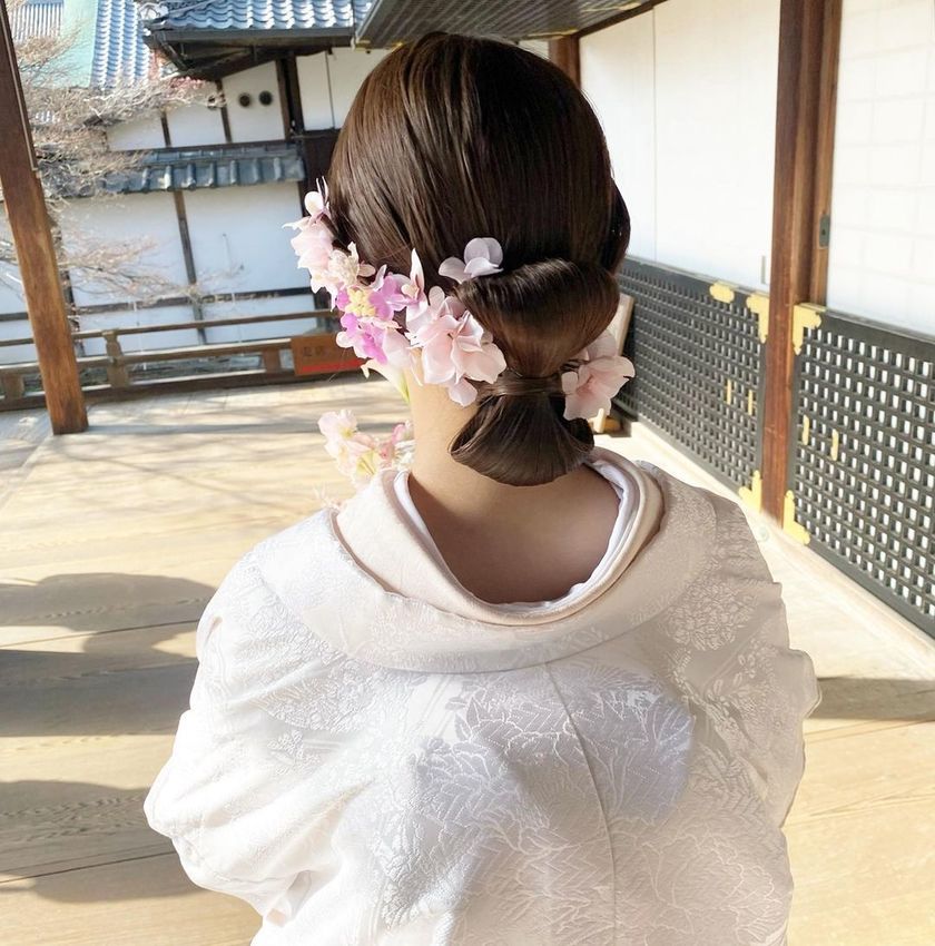 Bridal hair and guest hair both ♡ A new arrangement of chignon, "Ribbon Chignon" summary 🎀にて紹介している画像