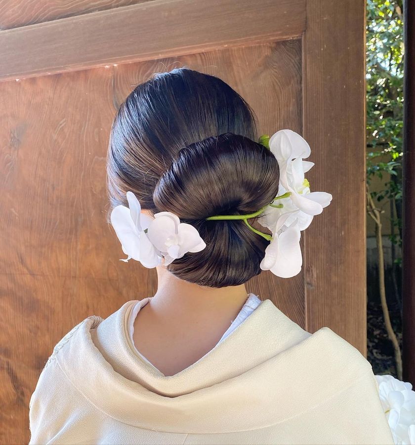 Bridal hair and guest hair both ♡ A new arrangement of chignon, "Ribbon Chignon" summary 🎀にて紹介している画像