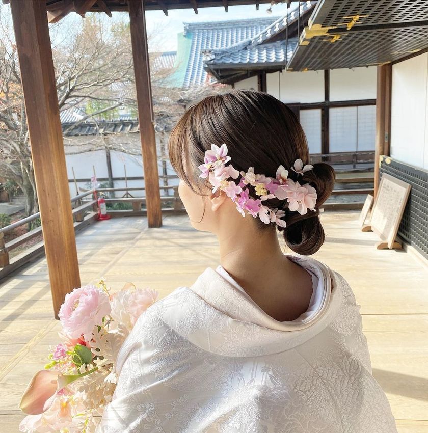 Bridal hair and guest hair both ♡ A new arrangement of chignon, "Ribbon Chignon" summary 🎀にて紹介している画像