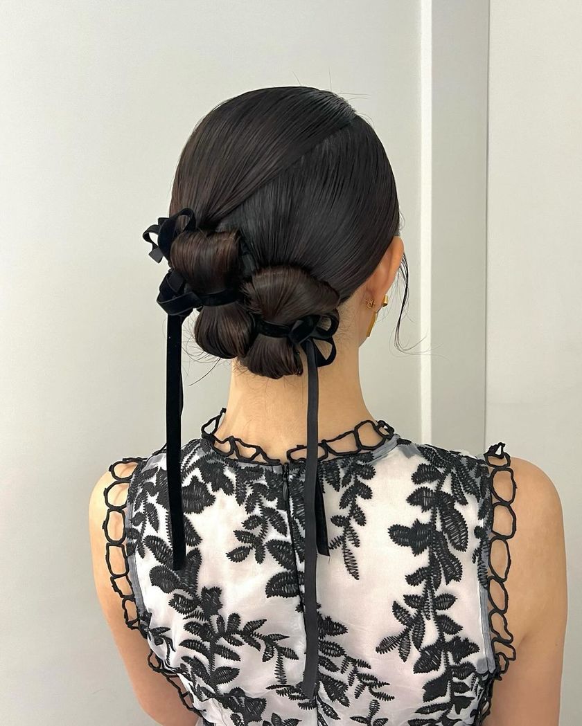 Bridal hair and guest hair both ♡ A new arrangement of chignon, "Ribbon Chignon" summary 🎀にて紹介している画像