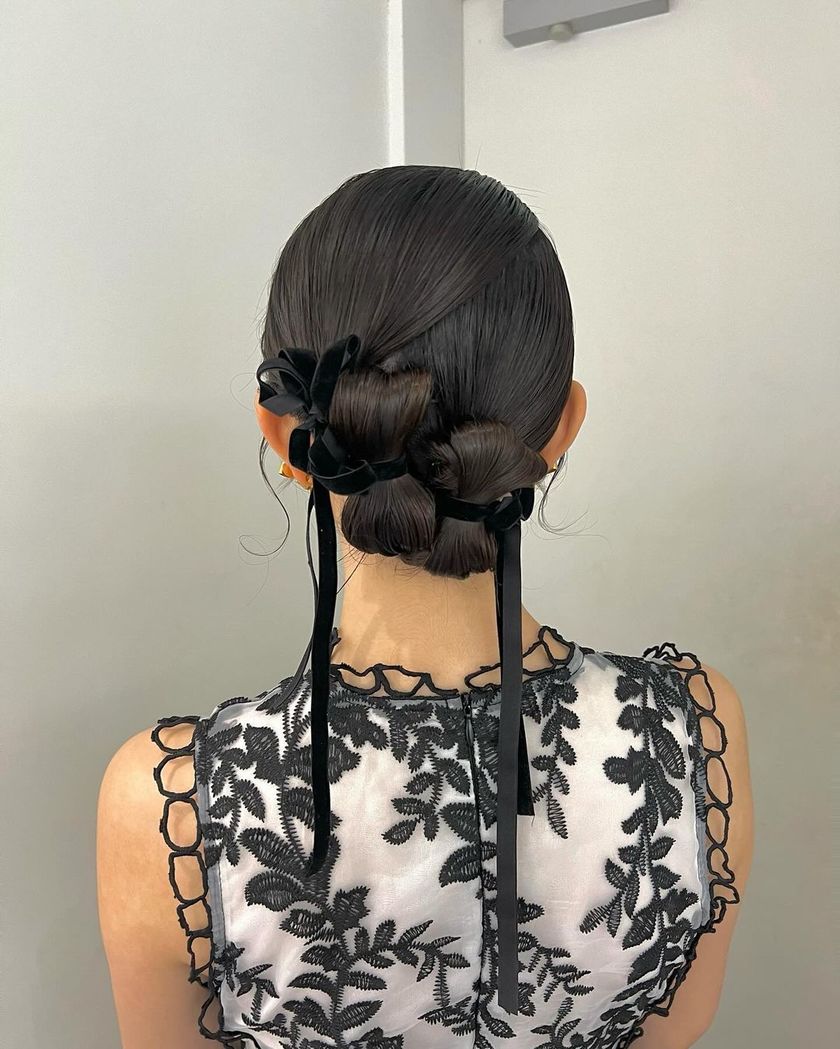 Bridal hair and guest hair both ♡ A new arrangement of chignon, "Ribbon Chignon" summary 🎀にて紹介している画像