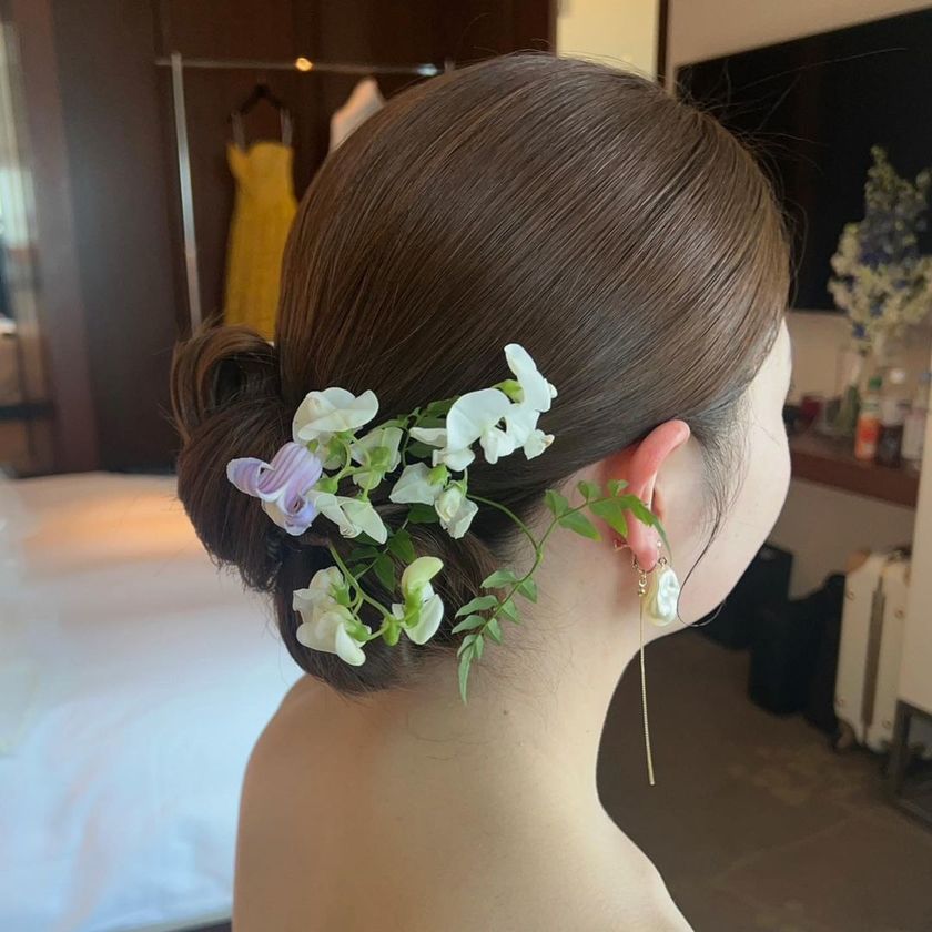 Bridal hair and guest hair both ♡ A new arrangement of chignon, "Ribbon Chignon" summary 🎀にて紹介している画像