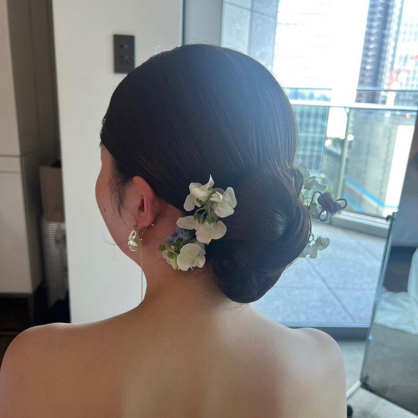 Bridal hair and guest hair both ♡ A new arrangement of chignon, "Ribbon Chignon" summary 🎀にて紹介している画像