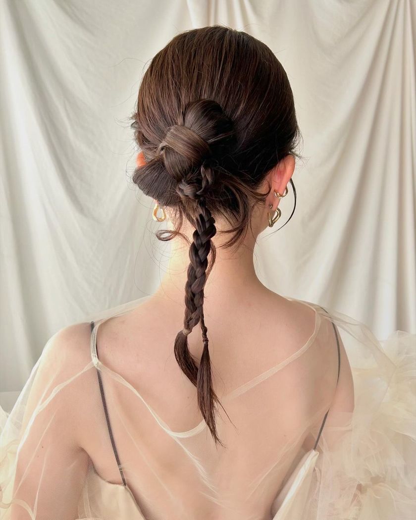 Bridal hair and guest hair both ♡ A new arrangement of chignon, "Ribbon Chignon" summary 🎀にて紹介している画像