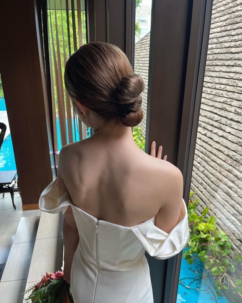 Bridal hair and guest hair both ♡ A new arrangement of chignon, "Ribbon Chignon" summary 🎀にて紹介している画像