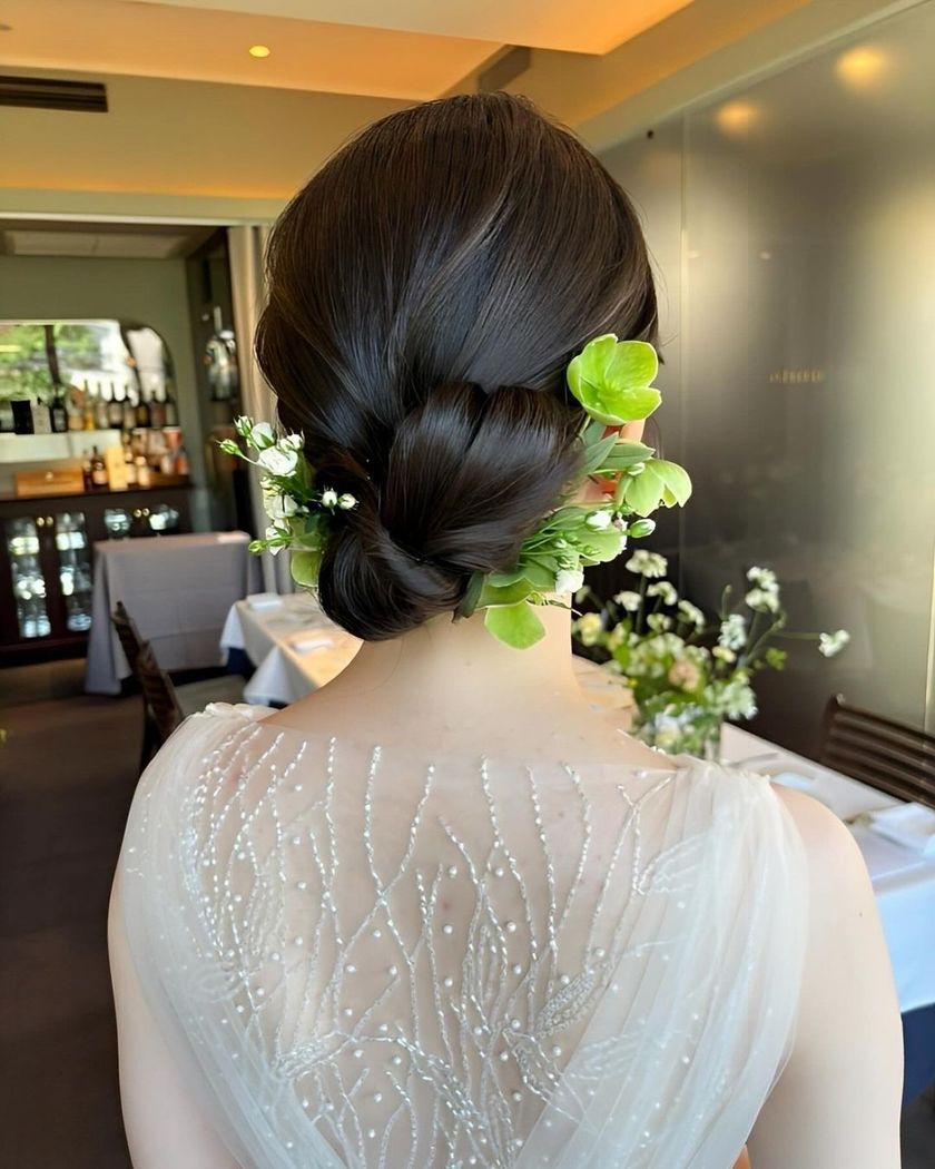 Bridal hair and guest hair both ♡ A new arrangement of chignon, "Ribbon Chignon" summary 🎀にて紹介している画像